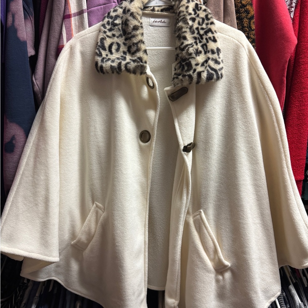 Le Moda Cream Wrap/Cape with Leopard Print Collar